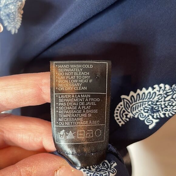 Cupcake And Cashmere Short Sleeve Blouse. Size Medium. - Picture 6 of 7